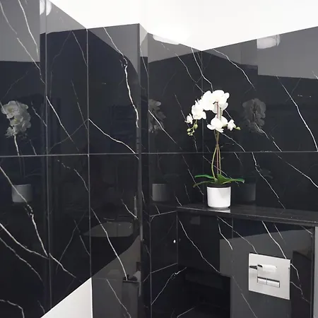 White & Black Apartment *
